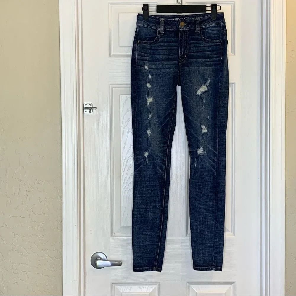 American Eagle Hi-Rise Jegging Size 2 Distressed